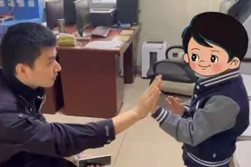 5岁萌娃结识10岁小伙伴，结伴出门去玩具店玩……图片