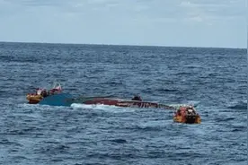 一艘中国渔船在韩国海域沉没：已致4人遇难仍有2人失踪视频封面