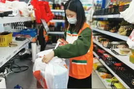 为了解“小哥”现状和需求 宁波团干部体验做外卖员图片