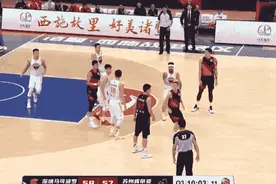 体坛联播｜CBA两人停赛罚款15万，老熟人当裁判利好国足图片