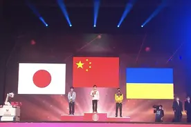 让奥运冠军心服口服！张博恒加冕世锦赛“全能王”图片