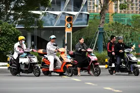 霜降遇上冷空气 海南人穿上棉服图片
