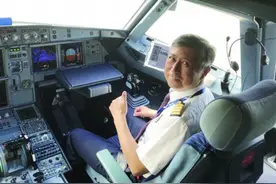 在8800米高空 一声巨响，飞机风挡玻璃开裂……图片