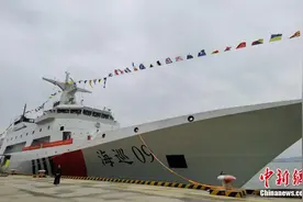 中国首艘万吨级海事巡逻船“海巡09”轮列编图片