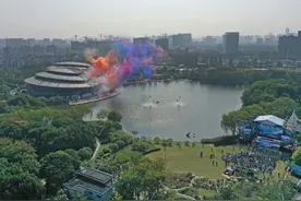 赛艇、皮划艇、电动冲浪板，千年古运河动起来了！拍了一上午的老杭州：运河的味道不一样了图片