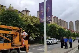 向违法POP广告“亮剑” 全面整治违法户外广告图片