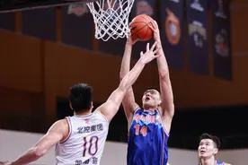 篮球——CBA第一阶段：北京控股胜新疆伊力王酒图片