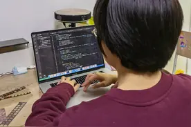 1024程序员节，程序员接过话筒：你瞧，膨胀到都敢接受采访了图片