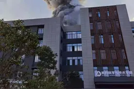 南航大爆燃事故所在楼去年刚使用，知情者称爆燃原因或与镁铝粉爆燃有关，医院：部分伤者生命体征良好图片