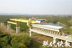 11月底，江苏南沿江城际铁路金坛段将完成架梁图片