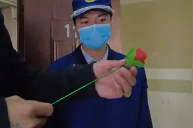 火把变花？高校大学生寝室玩火被查图片