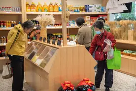 在上海最贵的地段卖最便宜的货，63年老店重开，上海阿姨说“价格都没变”图片