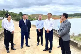龙门县领导调研乡村振兴工作，推动当地新农村项目建设图片