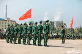 武警河南总队2000余名新兵会操考核图片
