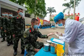 桂平：武警官兵为人民 无偿献血献爱心图片