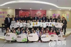 校服怎么生产出来的？纤检院纺织品专家走进学校揭秘图片