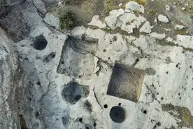 伊拉克挖出2700年前酿酒厂，首次出土葡萄酒压榨器图片