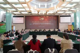 《英语世界》创刊40周年出刊400期出版座谈会举办图片