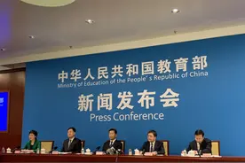 教育部：近3年小学一年级近视率持平在14%左右图片