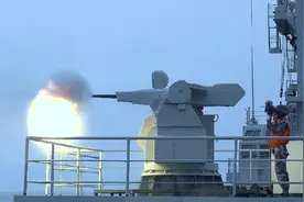 南海某海域：海军青海湖舰展开海上综合作战支援演练视频封面
