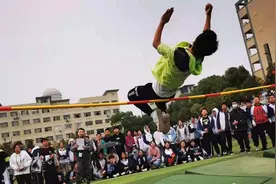 视频丨挥洒运动激情 展示青春风采——邵阳市第三中学举行第十九届田径运动会视频封面