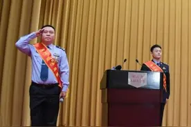 因救人被重度烧伤的派出所所长林剑，已归队图片