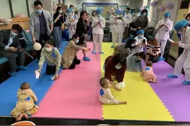 “幸福宝宝，我最棒！”广州这家医院举行亲子趣味爬行比赛图片