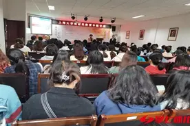 如何多维度创新新时代翻译研究工作？上海大学教授来怀化学院传经图片