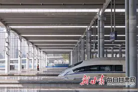 「疫情防控 一线报道」10月27日起，兰州至川渝沪等方向5对列车停运图片