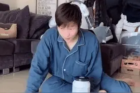 笑岔气！冰壶比赛没有冰就算了，连壶也没有……图片