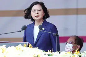 孙亚夫：蔡英文所谓“四个坚持”，最后一个都坚持不了图片
