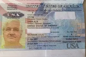 美国发放第一本X性别护照图片