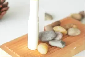 润唇膏涂错会导致唇炎？没错！润唇膏你得这样用图片