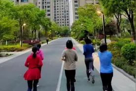 凌晨5点半开始！杭州女老师们这张图火了：多自律就有多美丽图片