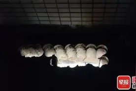 惊！南宁一小区楼顶的楼板出现一个洞……图片