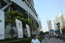 三季报披露成导火索，广发证券股价跳水，子公司曝风控问题收监管函图片