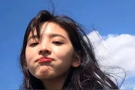 章若楠，清纯美照，神仙颜值。网友：初恋的笑图片