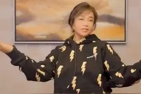 65岁刘晓庆活力似少女，面色红润发量惊人，被调侃是不老女妖精图片
