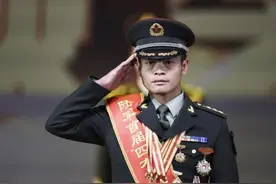 当兵13年，四级军士长破格提干成副营长，他凭啥？图片