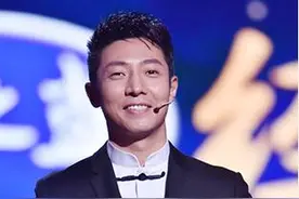 曾经北大才子撒贝宁，因马云一句话彻底解，如今“判若两撒”图片