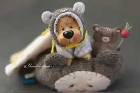 这些迷你泰迪也太可爱了吧！竟然是用毛毡做出来的图片