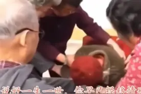 夫妻54年后重逢，丈夫儿孙满堂，妻子痛哭：我一直等着你啊图片
