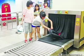 【提醒】过地铁安检时，习惯做这件事？那你要小心了图片