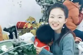 “最懂事宝宝”走红，和妈妈上班不哭不闹，网友：上班族妈妈真难图片