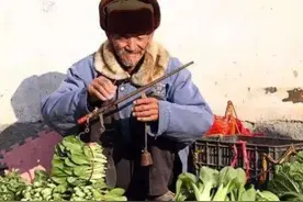 老汉弄丢孙子，气晕儿媳，3天后狗领他去一户门前，推开门他傻了图片