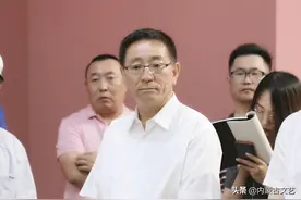 自治区党委常委、宣传部部长白玉刚调研“红色百年内蒙古”系列·内蒙古文学艺术名人主题雕塑创作项目图片
