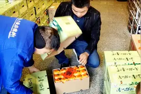 农村小伙学人做电商，不惜下血本，每个包裹里面都放了现金红包视频封面