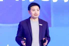 柔宇刘自鸿：柔性屏手机可折180万次，行业仍在摸石头过河图片