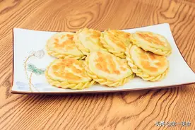 猪肉太贵，大厨教你做菠菜素馅盒，成本不到3元，吃起来比肉香图片
