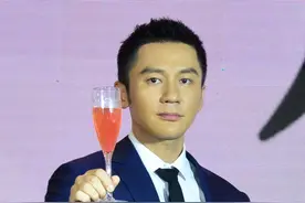 李晨酒吧开业，陈赫、郑恺、佟丽娅送祝福！豪车美女云集图片